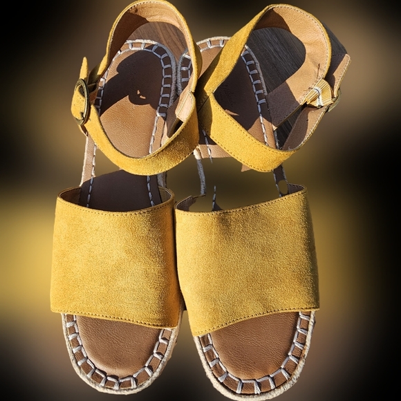Yellow Suede Platform Espadrille Women's Sandals with Ankle Straps. - Picture 5 of 9